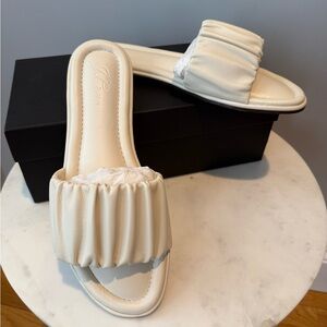 New in Box J.Crew Single Scrunch Strap Delta Sandal Ivory 9